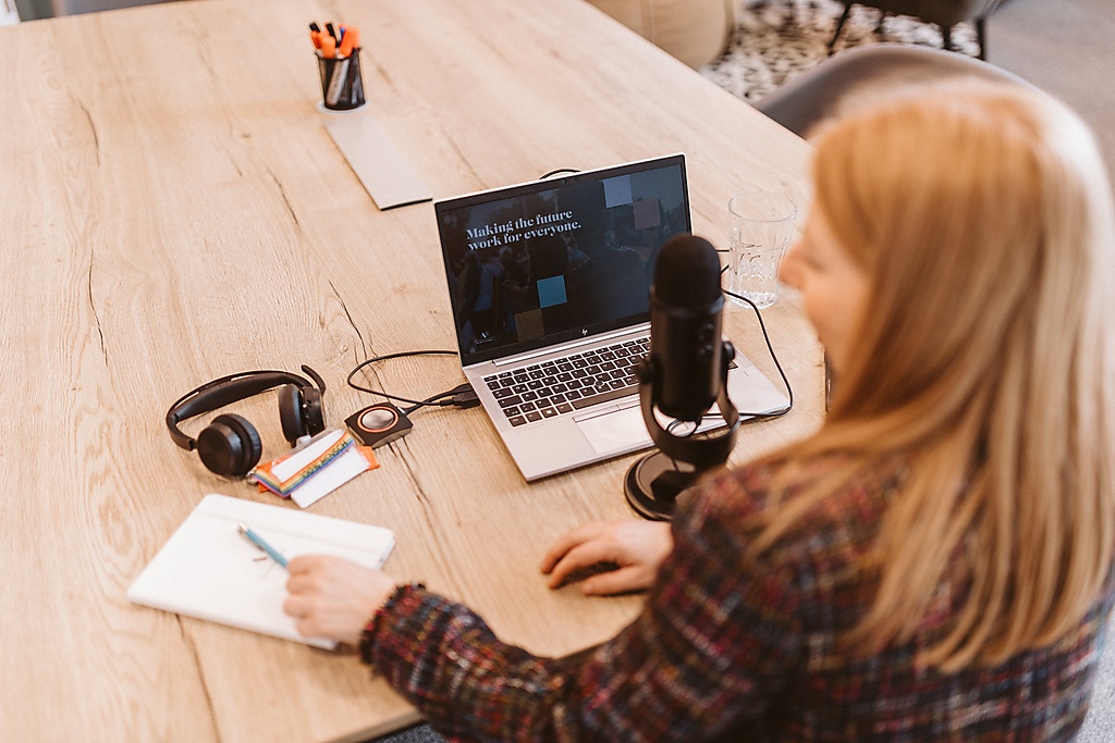 Nadine Schönwald bei der Arbeit - Einblick in ihre professionelle Tätigkeit als Inklusions-Expertin